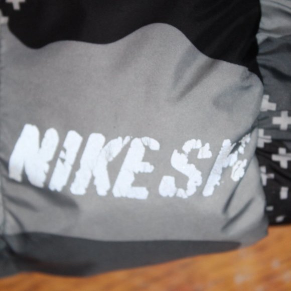 Nike SB Camoflauge Puffer Jacket + Patch - Picture 3 of 9